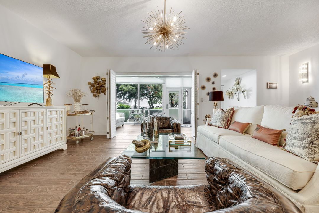 5817 Glencove Dr #402, Naples, FL 34108