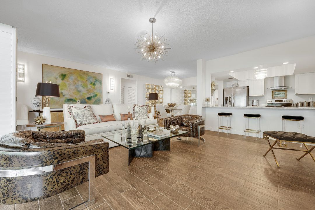 5817 Glencove Dr #402, Naples, FL 34108