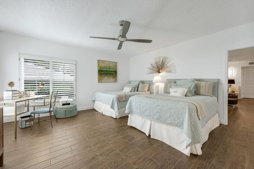 5817 Glencove Dr #402, Naples, FL 34108