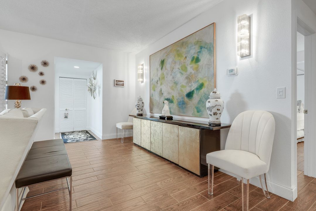 5817 Glencove Dr #402, Naples, FL 34108