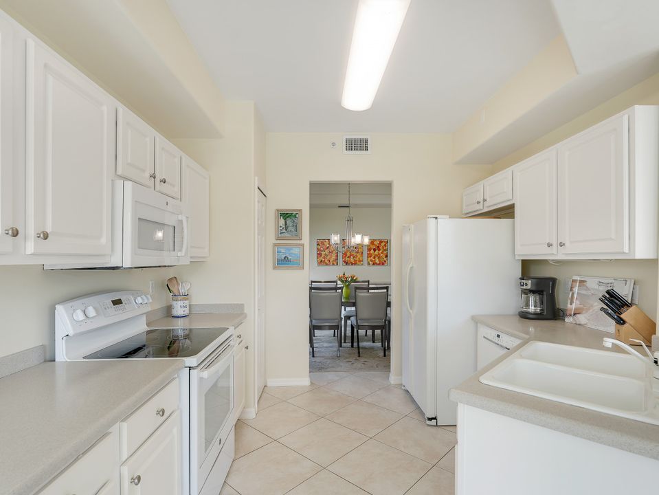 2120 Arielle Dr #202, Naples, FL 34109