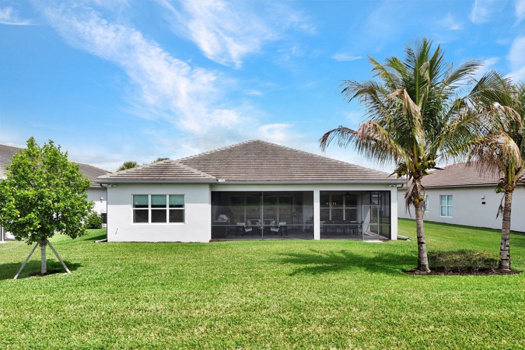 11628 Periwinkle Dr, Naples, FL 34120