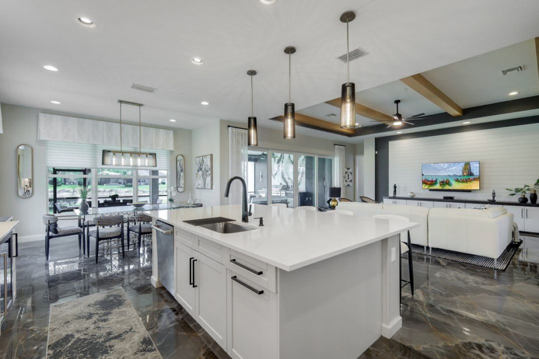 11628 Periwinkle Dr, Naples, FL 34120