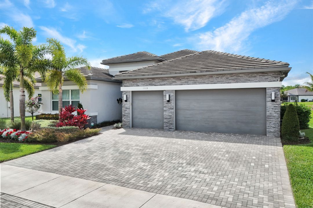 11628 Periwinkle Dr, Naples, FL 34120