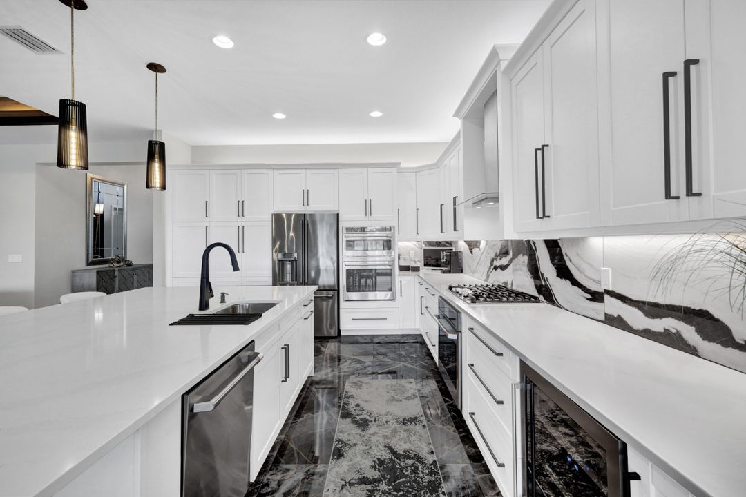 11628 Periwinkle Dr, Naples, FL 34120