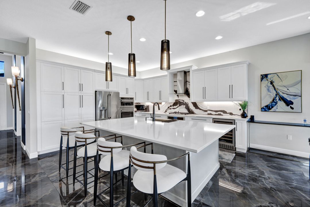 11628 Periwinkle Dr, Naples, FL 34120