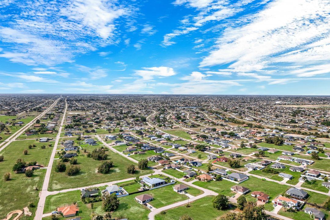3205 NW 2nd Pl, Cape Coral, FL 33993