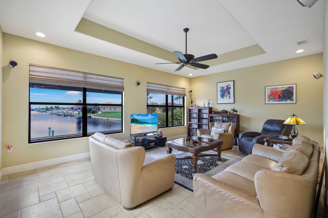 2724 Gleason Pkwy, Cape Coral, FL 33914