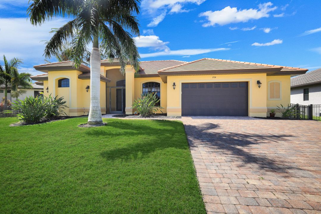 2724 Gleason Pkwy, Cape Coral, FL 33914