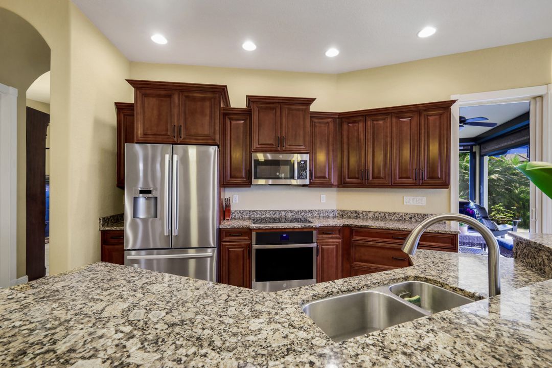 2724 Gleason Pkwy, Cape Coral, FL 33914