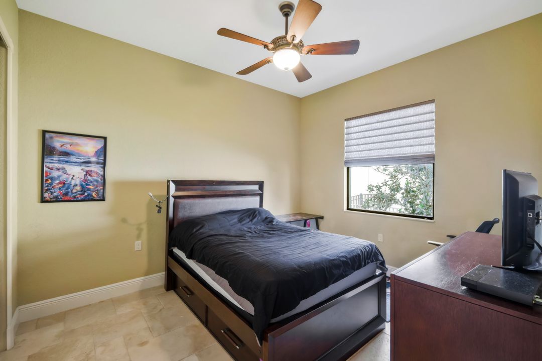 2724 Gleason Pkwy, Cape Coral, FL 33914