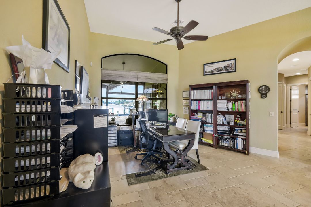 2724 Gleason Pkwy, Cape Coral, FL 33914