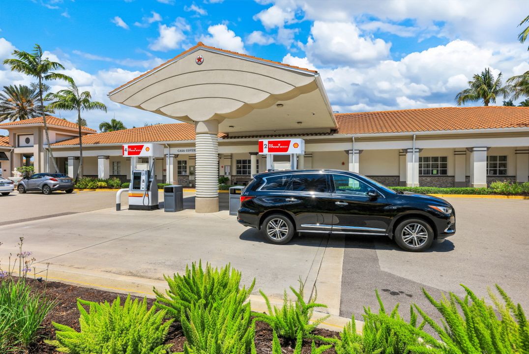 6124 Towncenter Cir, Naples, FL 34119