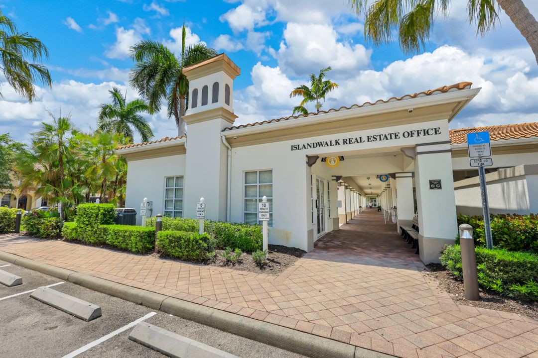 6124 Towncenter Cir, Naples, FL 34119