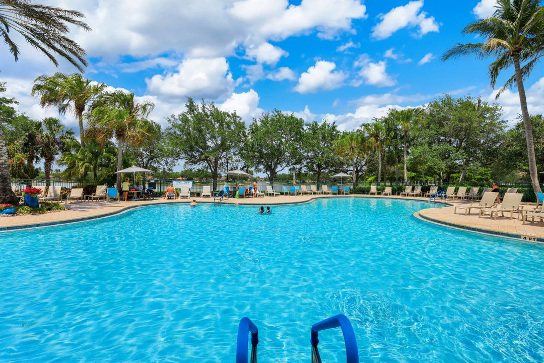 6124 Towncenter Cir, Naples, FL 34119