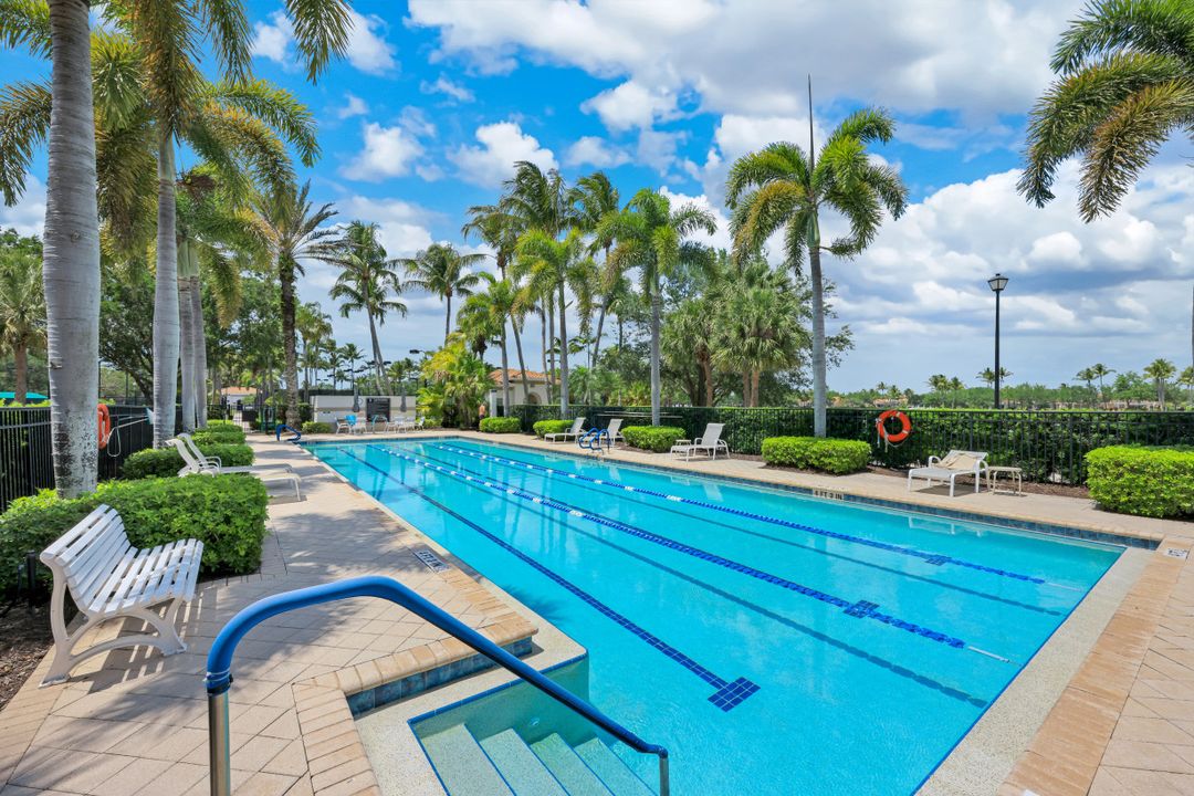 6124 Towncenter Cir, Naples, FL 34119