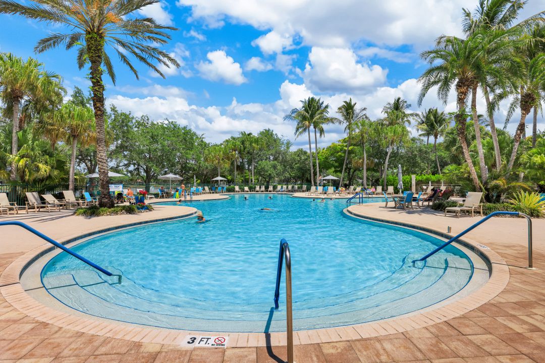 6124 Towncenter Cir, Naples, FL 34119