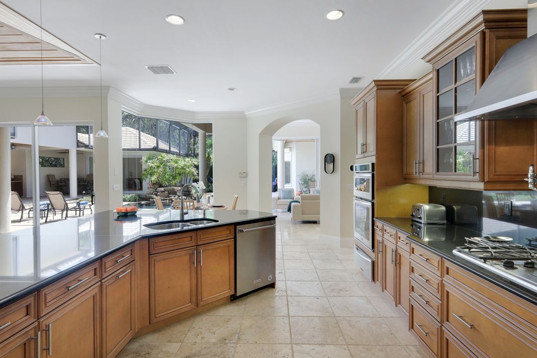 1284 Pocantico Ln, Naples, FL 34110