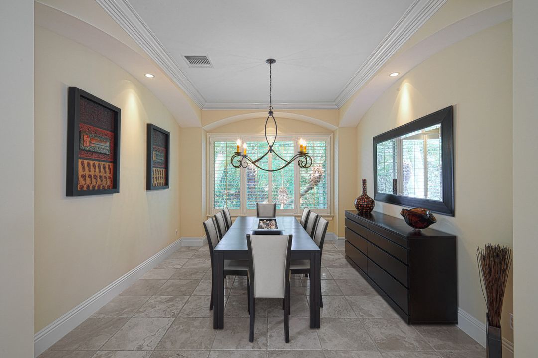 1284 Pocantico Ln, Naples, FL 34110