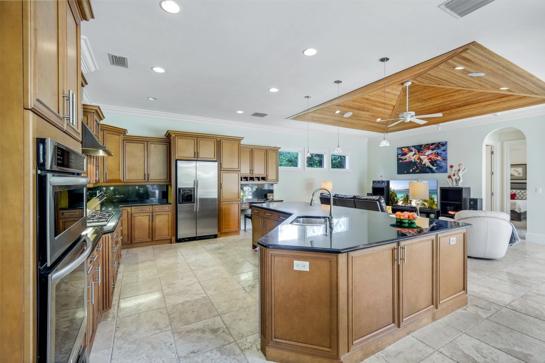 1284 Pocantico Ln, Naples, FL 34110