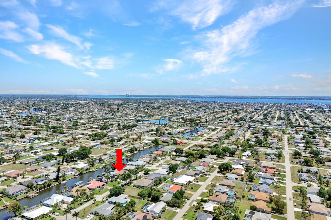 703 SE 33rd Terrace, Cape Coral, FL 33904