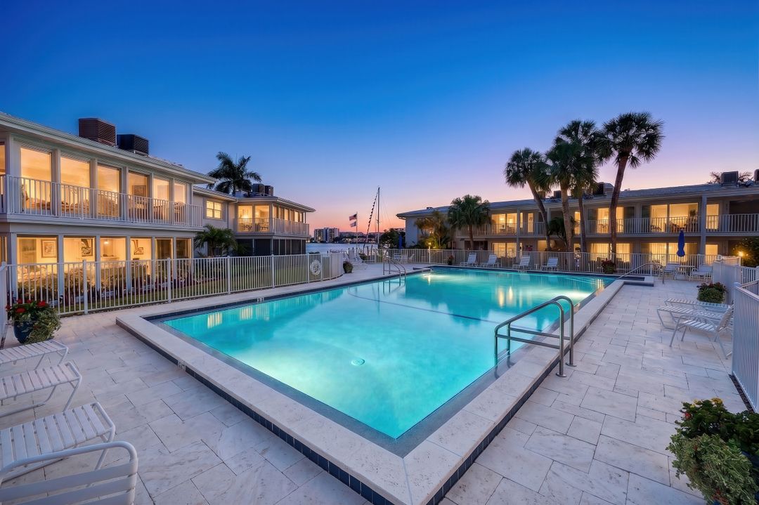 388 Harbour Dr #388, Naples, FL 34103