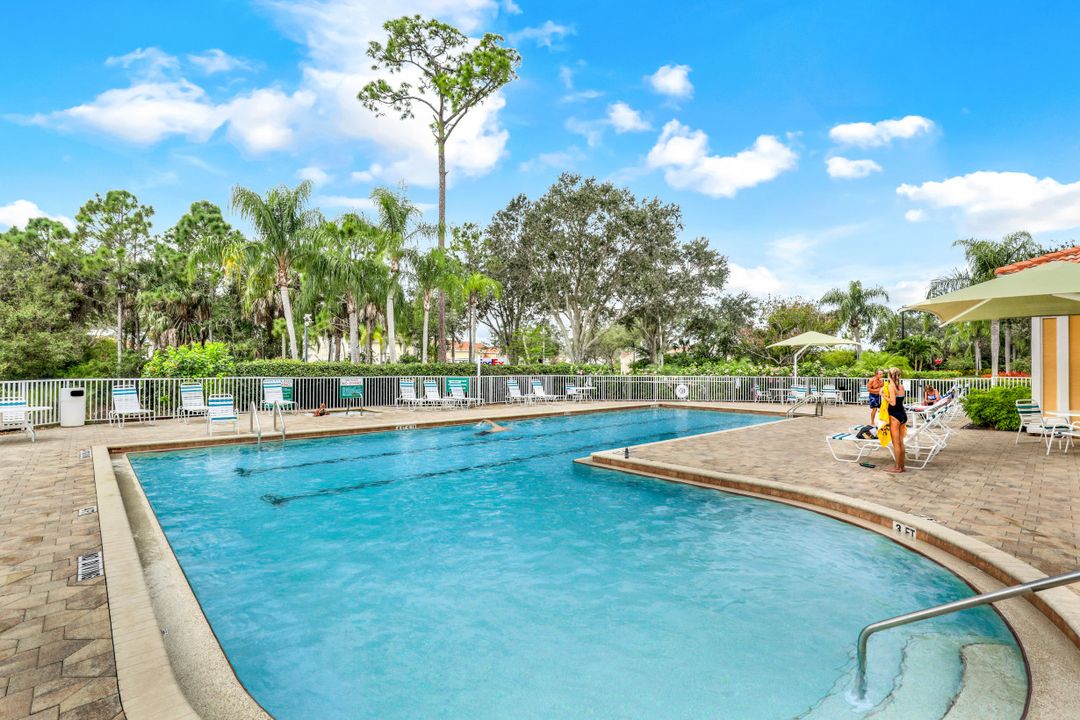 6072 Highwood Park Ln, Naples, FL 34110