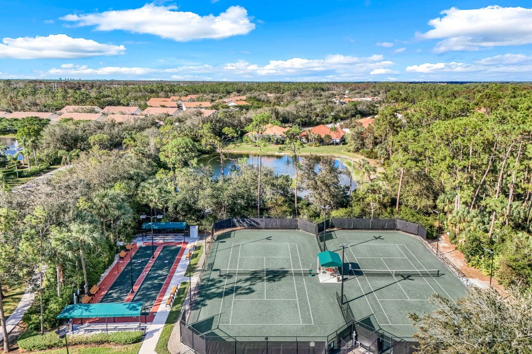 6072 Highwood Park Ln, Naples, FL 34110