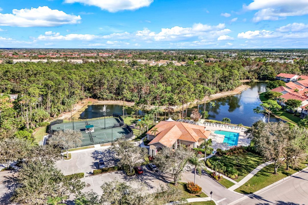6072 Highwood Park Ln, Naples, FL 34110
