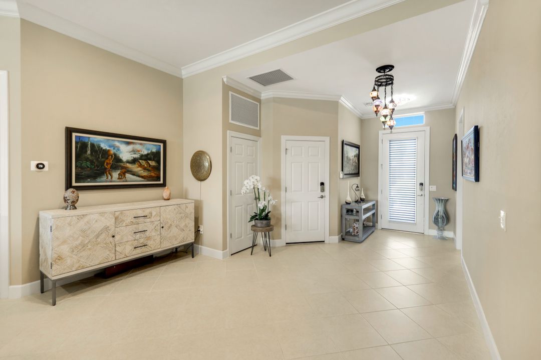 9104 Graphite Cir, Naples, FL 34120