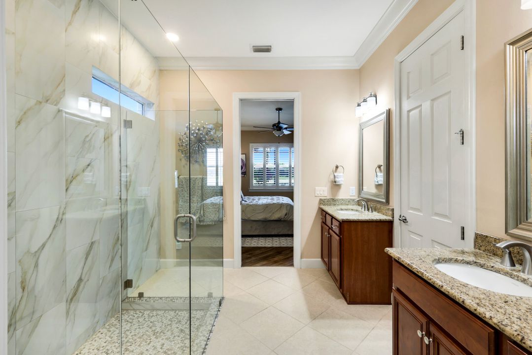 9104 Graphite Cir, Naples, FL 34120