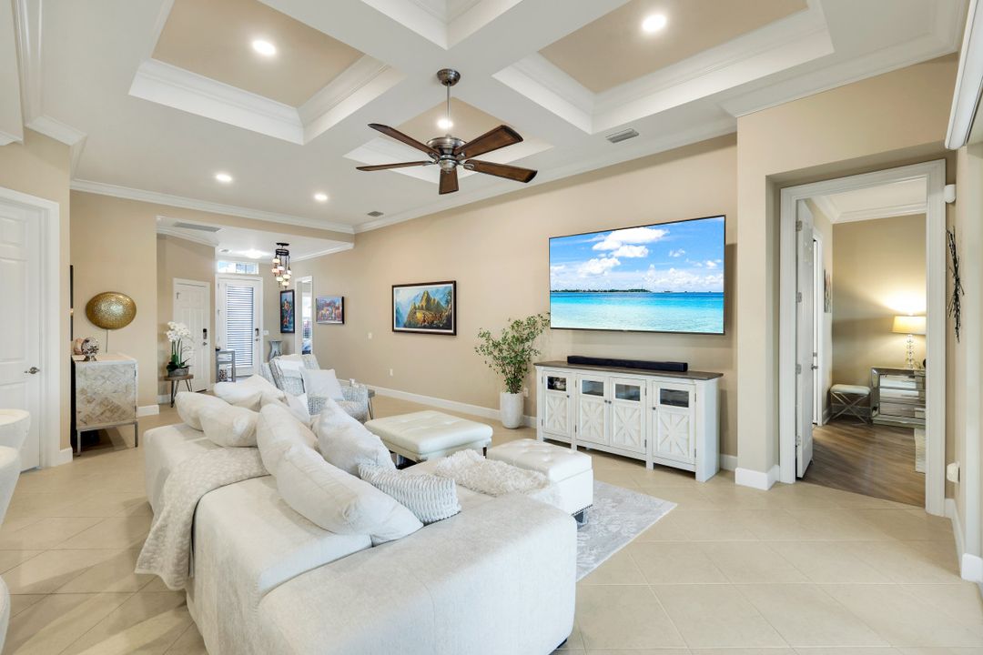 9104 Graphite Cir, Naples, FL 34120