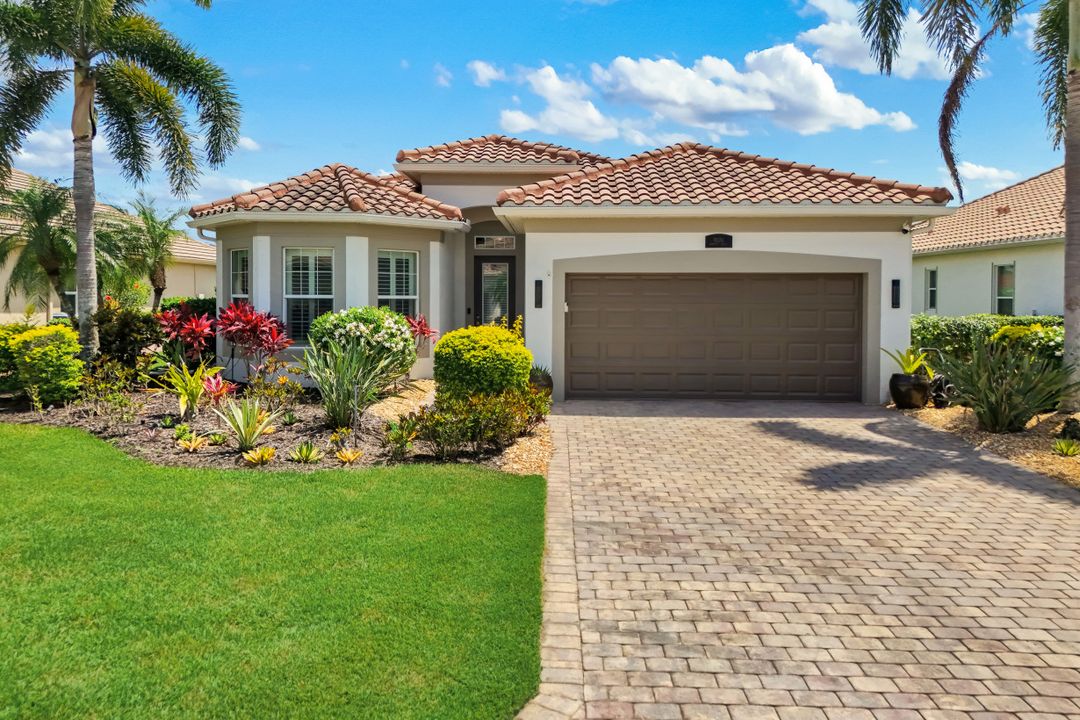 9104 Graphite Cir, Naples, FL 34120