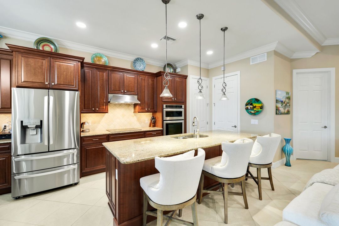 9104 Graphite Cir, Naples, FL 34120