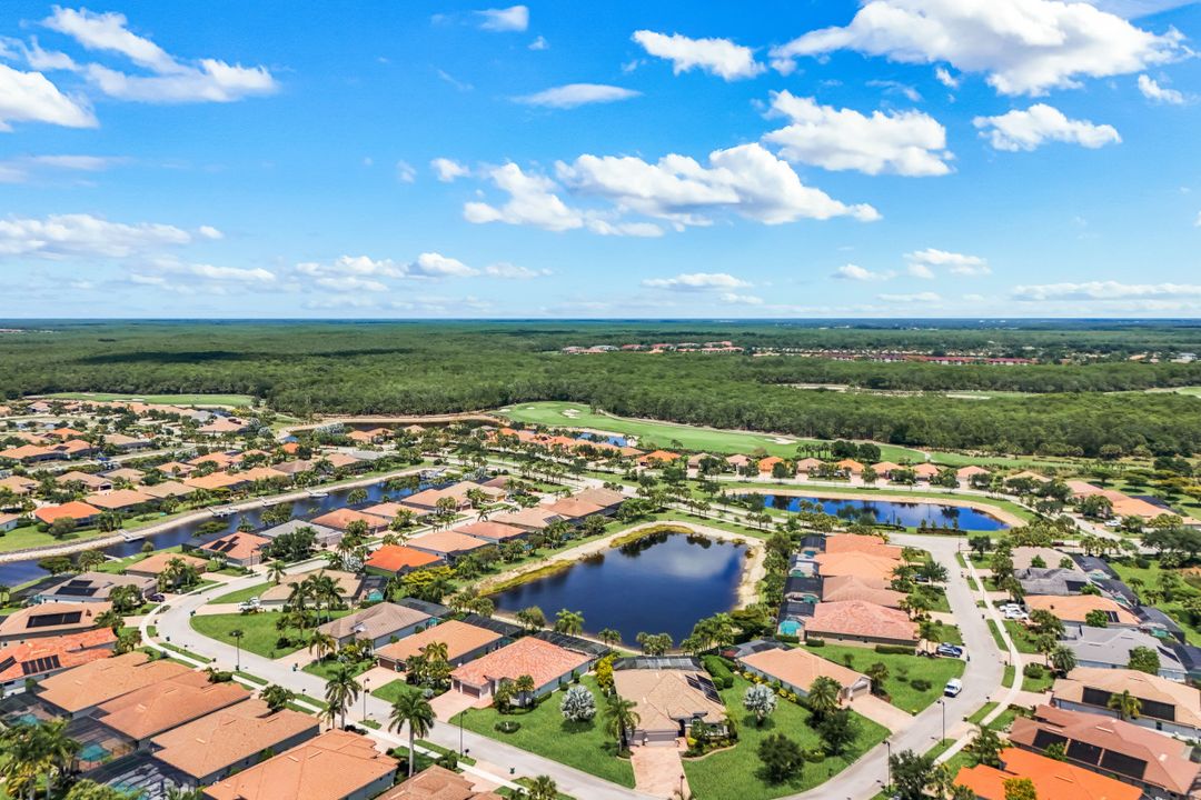 9104 Graphite Cir, Naples, FL 34120