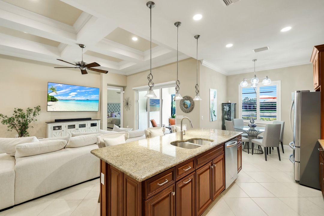 9104 Graphite Cir, Naples, FL 34120