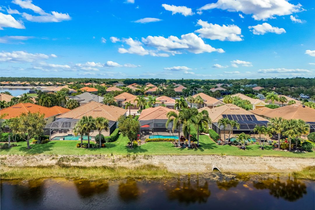 9104 Graphite Cir, Naples, FL 34120
