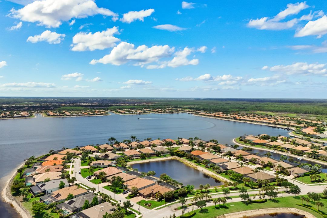 9104 Graphite Cir, Naples, FL 34120
