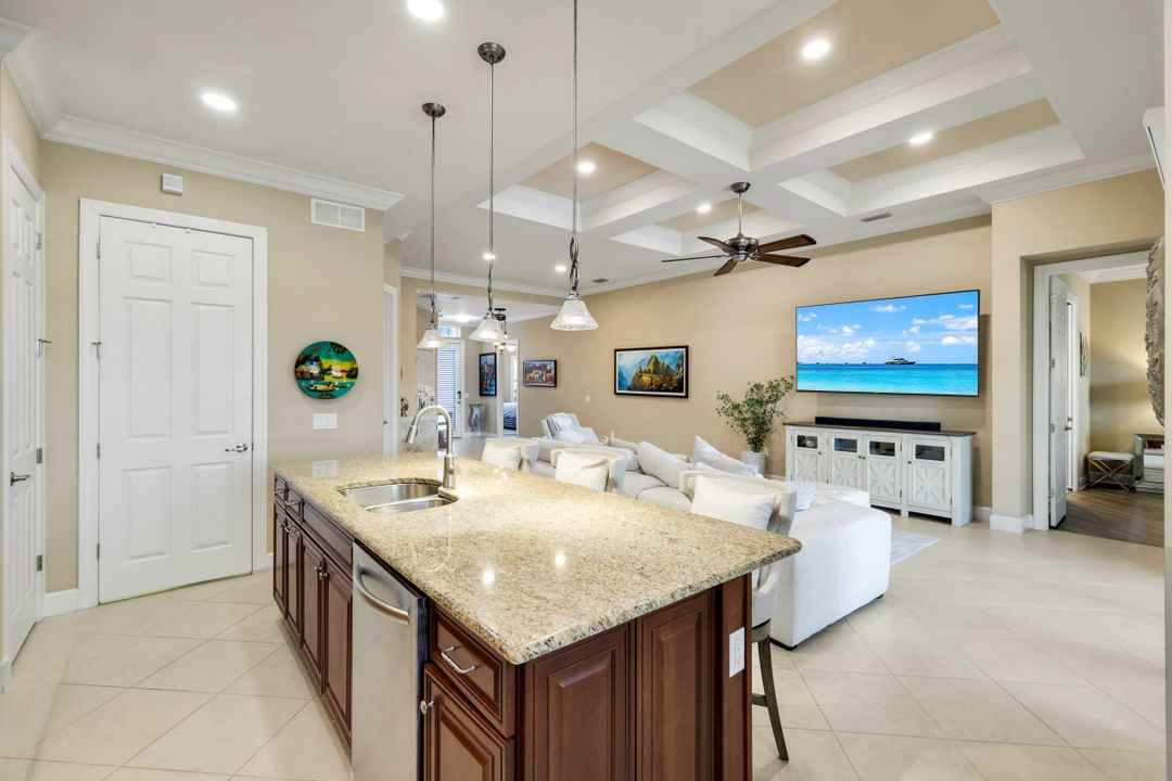 9104 Graphite Cir, Naples, FL 34120