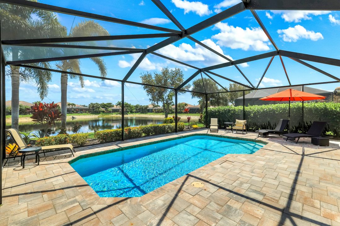9104 Graphite Cir, Naples, FL 34120
