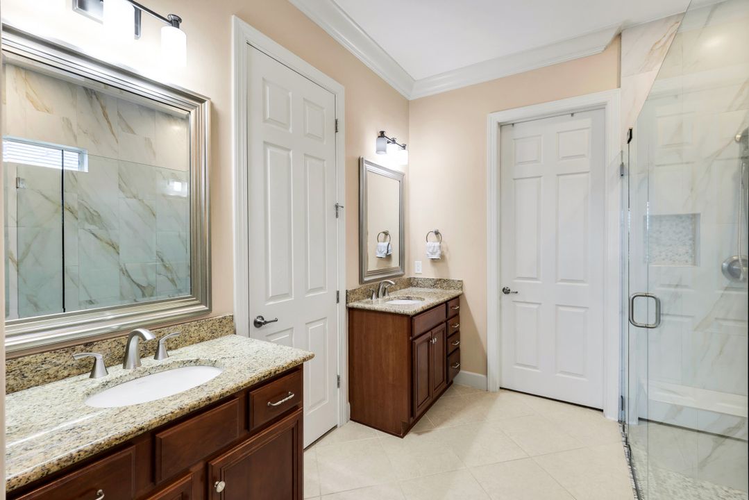 9104 Graphite Cir, Naples, FL 34120