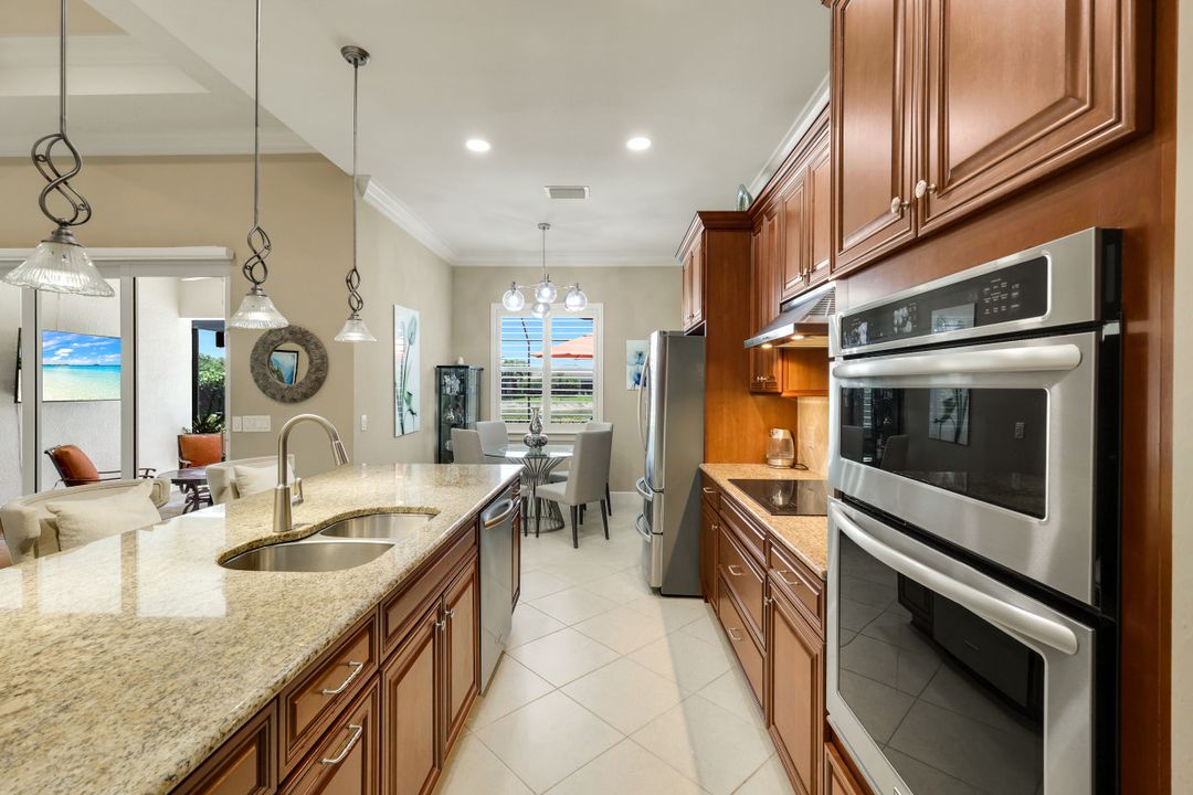 9104 Graphite Cir, Naples, FL 34120