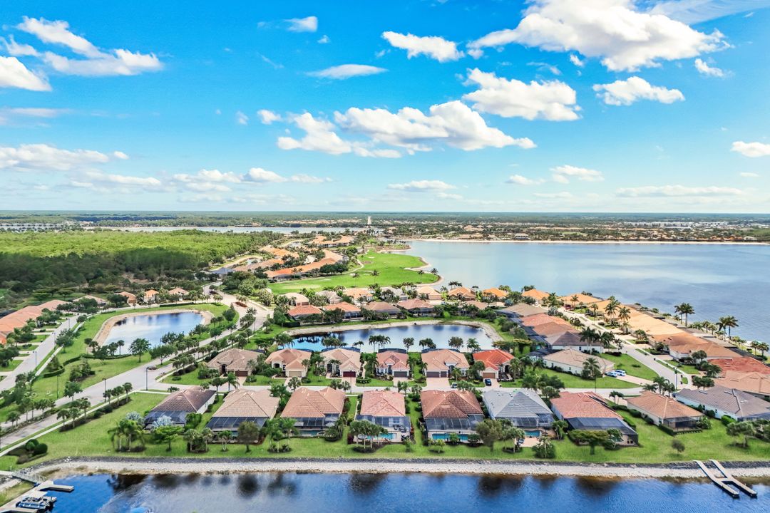 9104 Graphite Cir, Naples, FL 34120