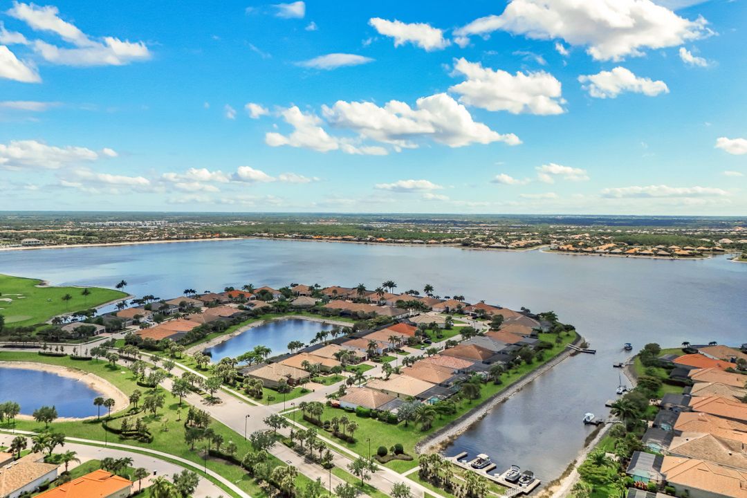 9104 Graphite Cir, Naples, FL 34120