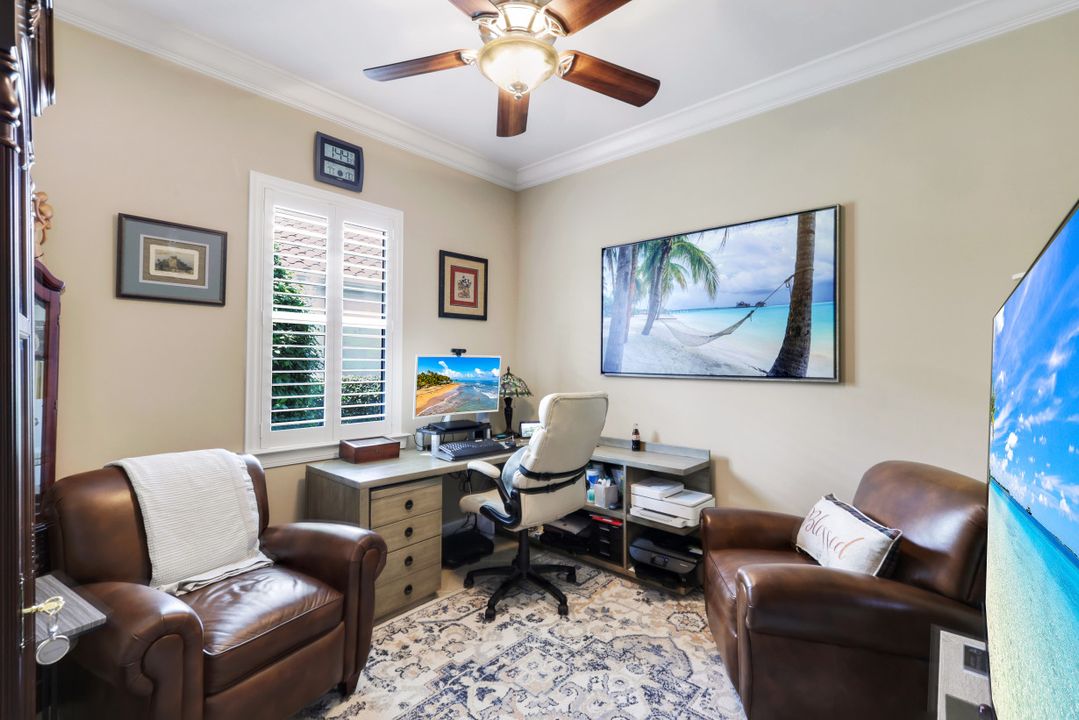 9104 Graphite Cir, Naples, FL 34120
