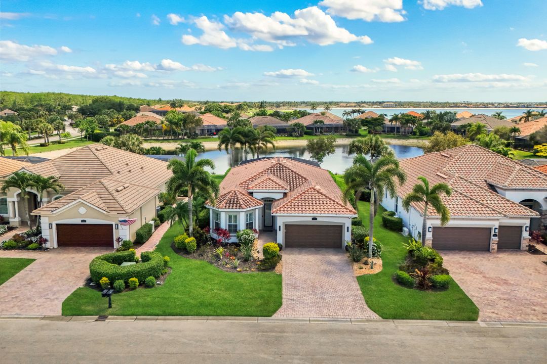 9104 Graphite Cir, Naples, FL 34120