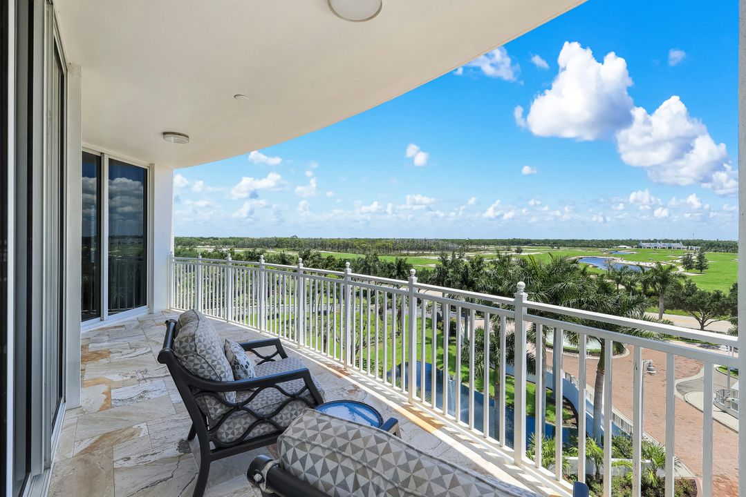 13675 Vanderbilt Dr #605, Naples, FL 34110