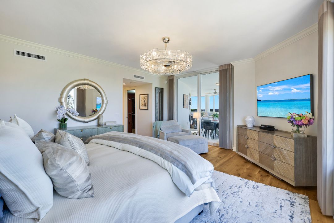 13675 Vanderbilt Dr #605, Naples, FL 34110