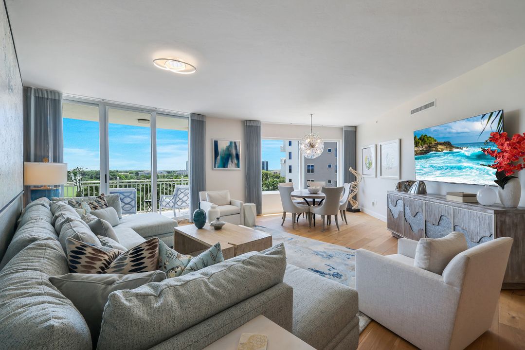 13675 Vanderbilt Dr #605, Naples, FL 34110