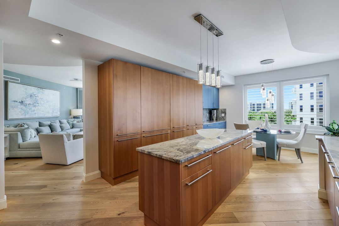 13675 Vanderbilt Dr #605, Naples, FL 34110